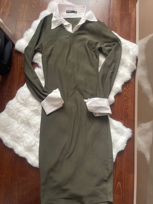 Маслинено зелена рокля с ефект риза