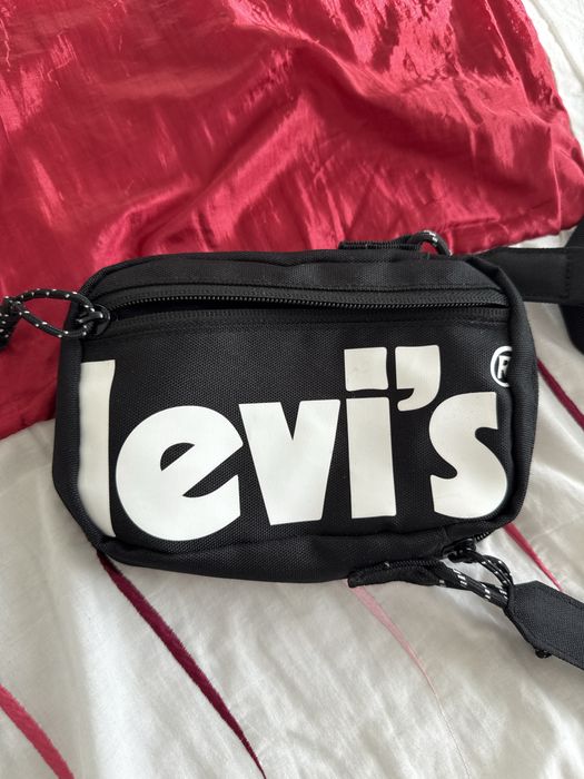 Мъжка чантичка Levi’s