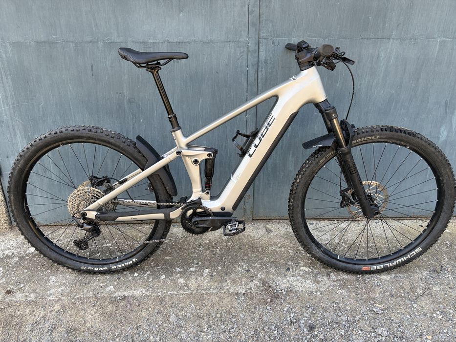 Cube stereo hybrid one22 race 800
