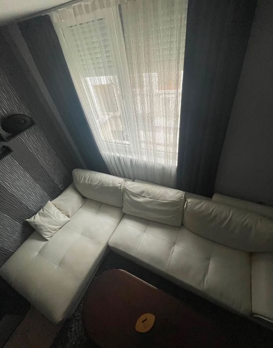 Продавач Кожен диван