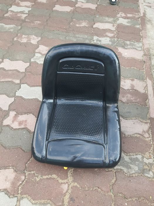 Scaun de tractor gazon sau utilaj in stare buna.
Se potrivește pe mai multe modele.
Nu trimit în tara.