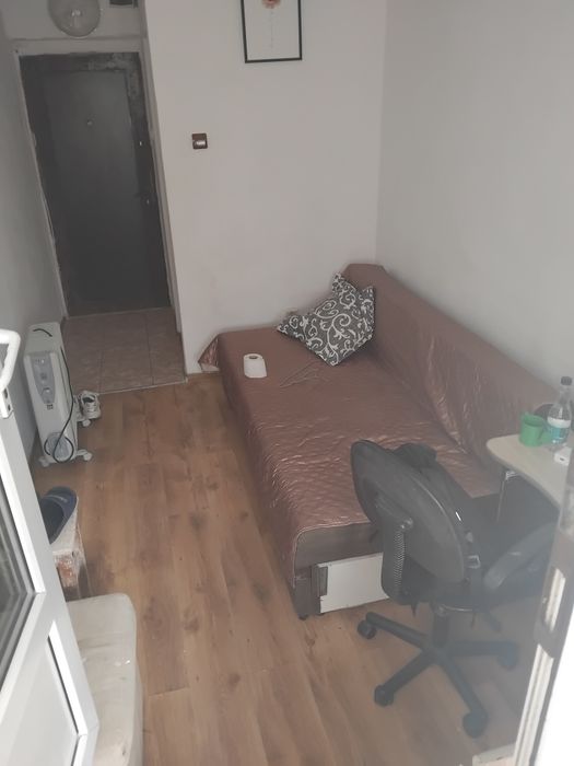 Închiriez garsoniera etaj 1