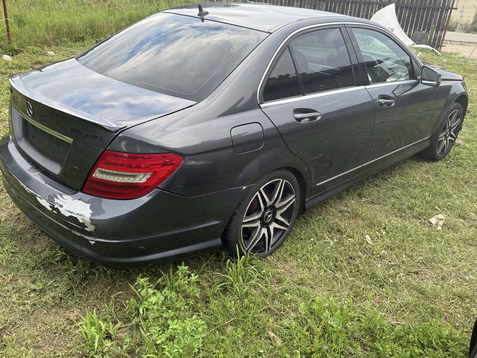 Dezmembrez mercedes C class W204