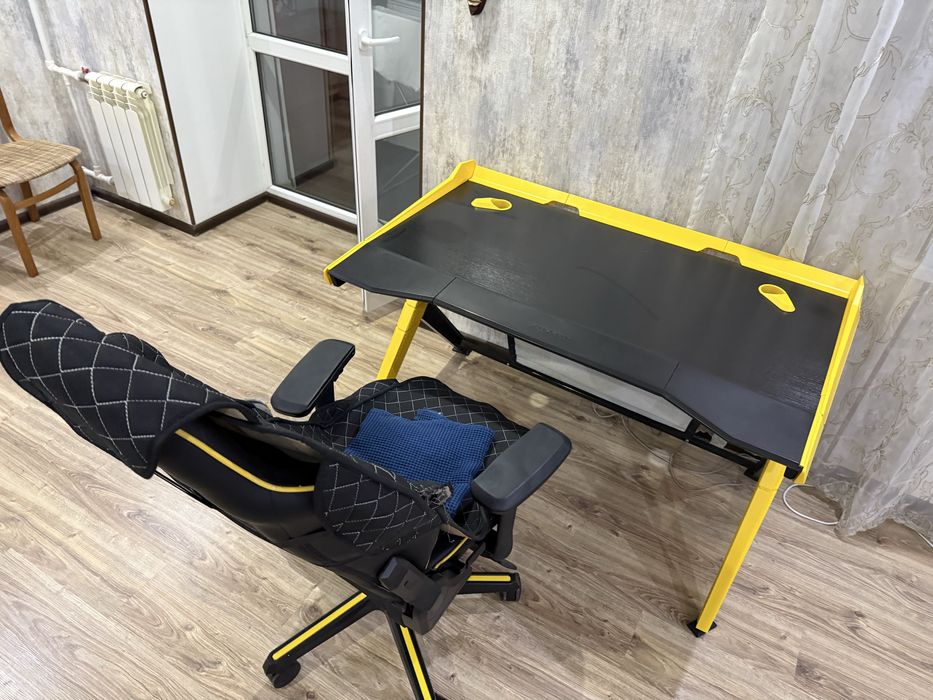 Продам стол вместе с креслом