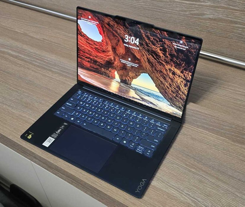 Laptop ultraportabil Lenovo Yoga Slim 7 14Q8X9 / 32GB RAM / 1TB SSD