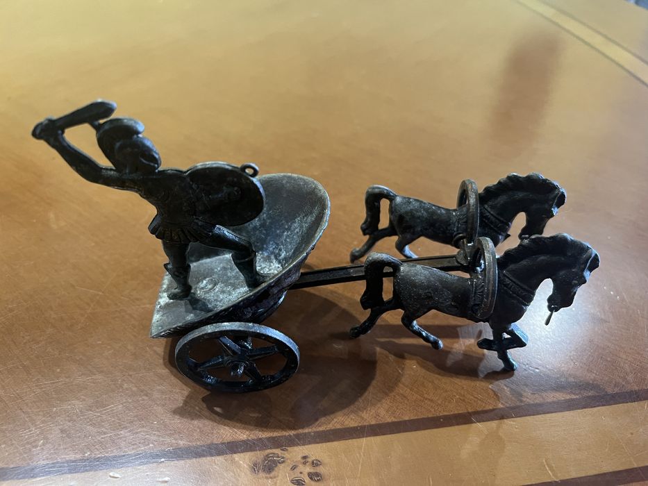 бронзова колесница с римски воин