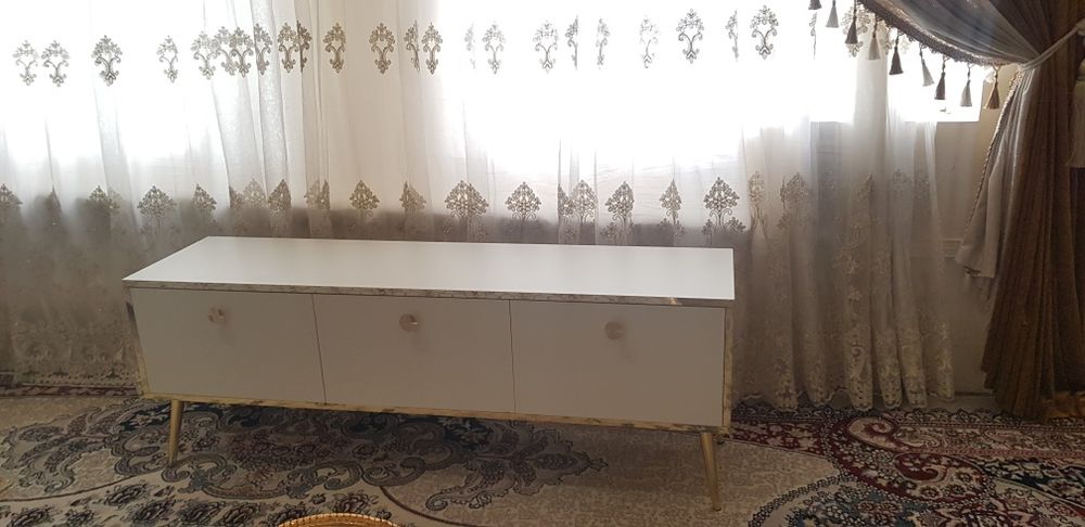 Телевизор поставка 137х35