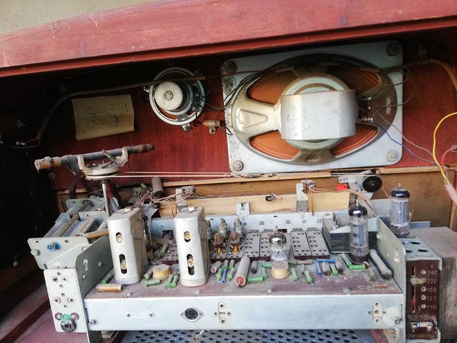 Vând radio vechi Model Orion nefunctional