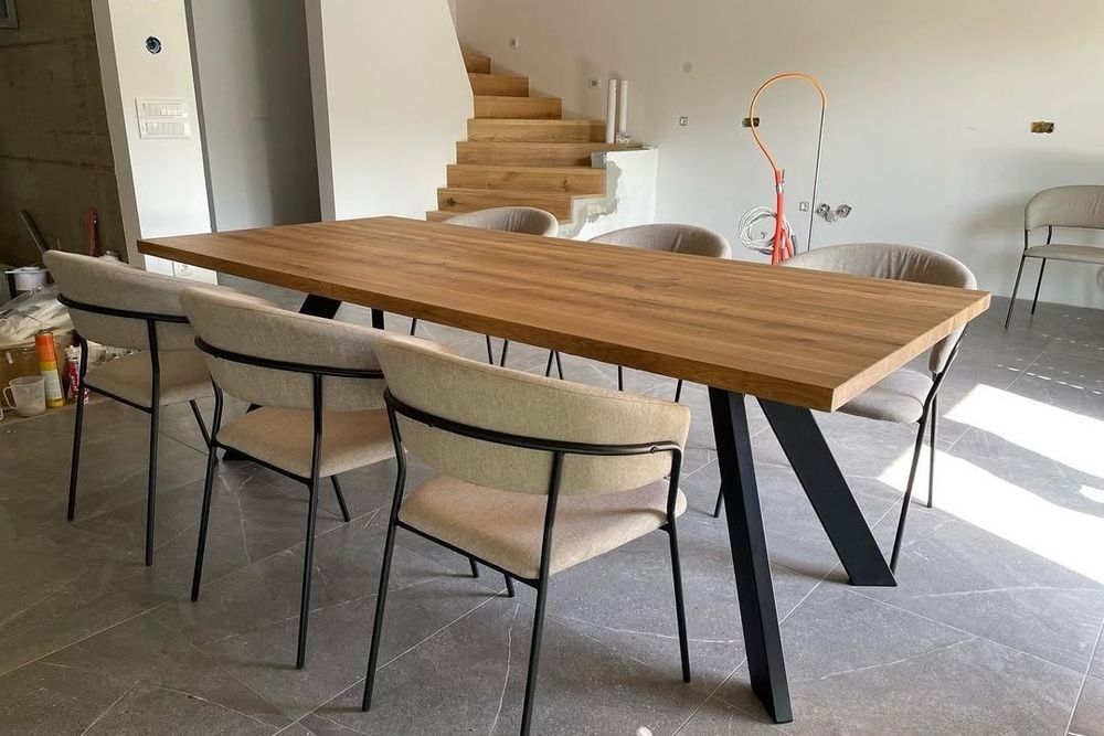 Трапезна маса от масив дъб с метални крака