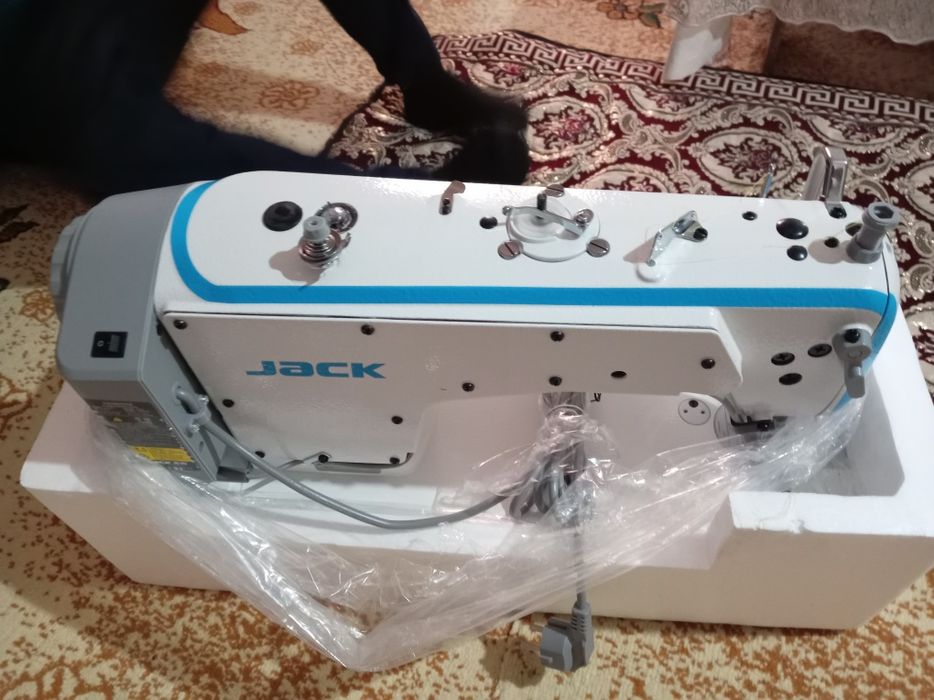 Jack F4 tikuv mashinasi sotiladi