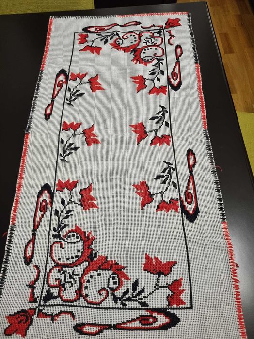 Vand cusaturi de mana pe etamina