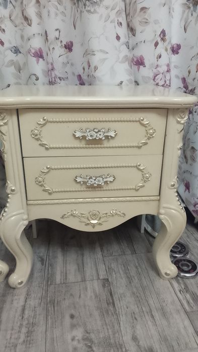 Продам роскошное трюмо с тумбочками