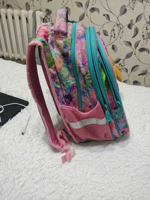 Рюкзак школьный для девочки 1-4 кл