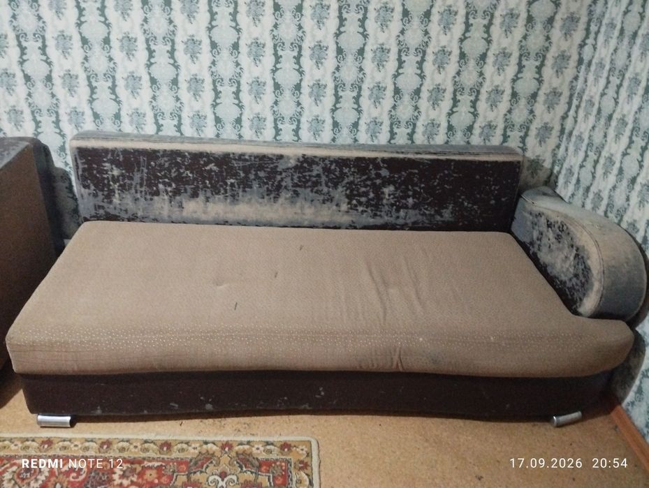 Угловой диван,состояние очень хорошее