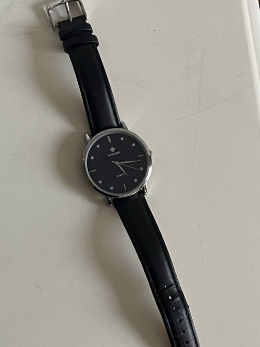 Кварцевые часы WOOR