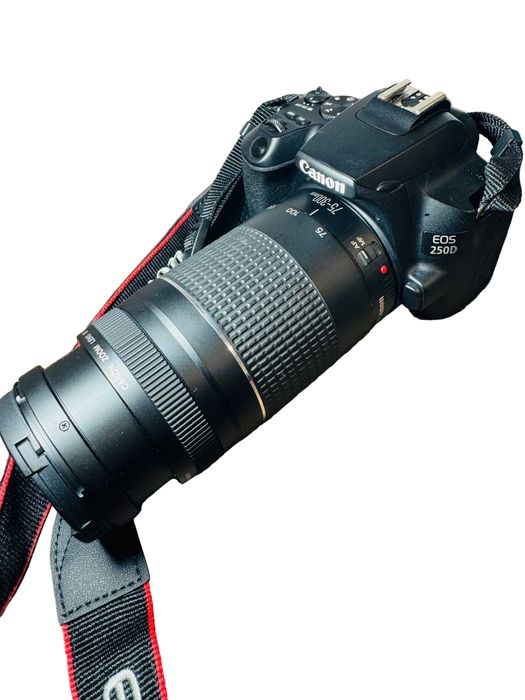 Canon EOS 250D Kit 18-55 + 75-300 Impecabil Garantie