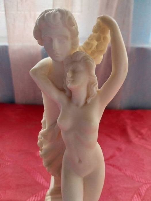 Statuetă veche de colecție.