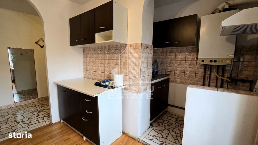 Apartament 2 camere de vanzare, etaj intermediar, centrala, Bucovina
