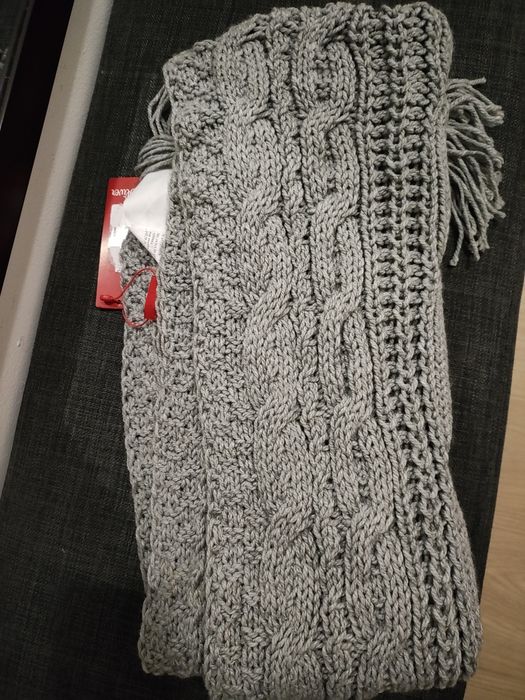 Нов шал S'Oliver с етикет дебел, мек, голям плетен шал