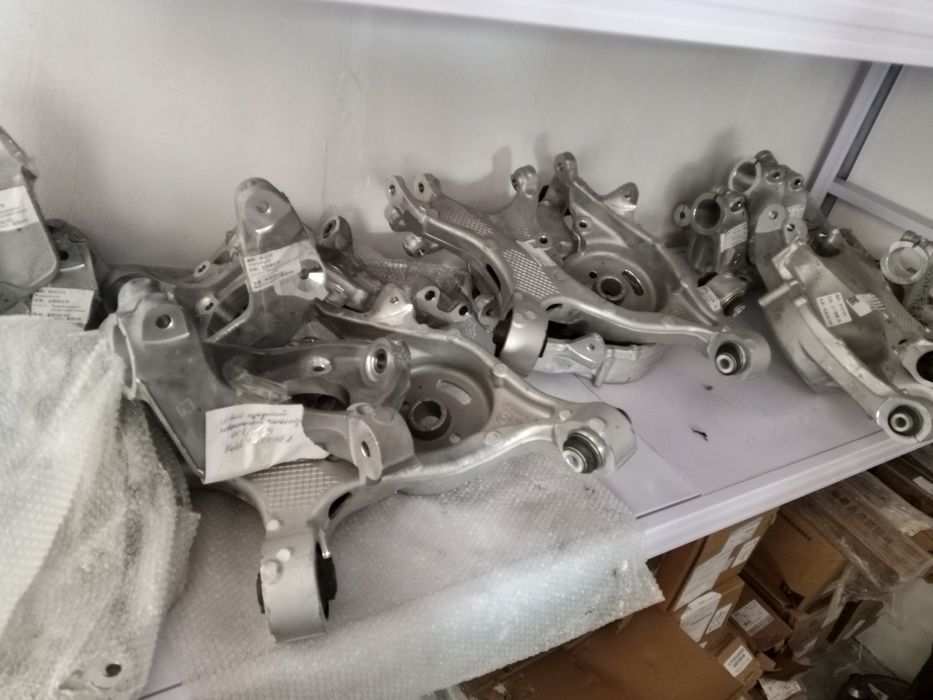 Левый передний поворотный кольшек Dongfeng EP 008