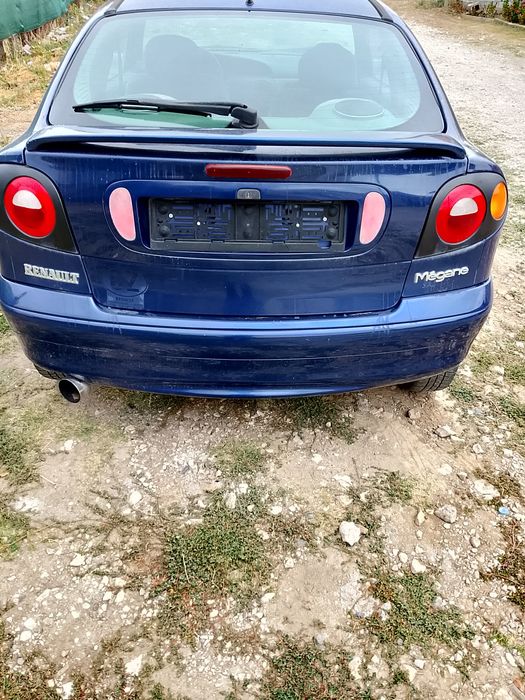 Продава се Renault Megan 1.9 бензин на части