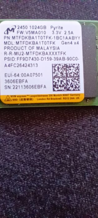 Ssd 1 Terra plus doua memeorii ramm de 8 gb X2