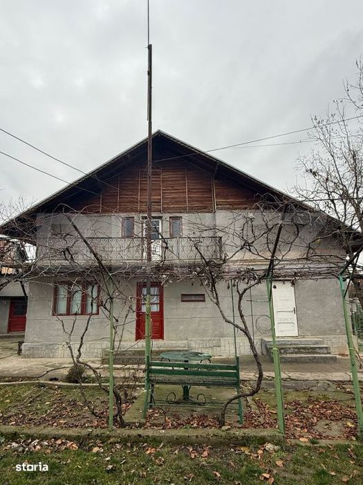 Proprietate completa in Sacuieni- Doua Case + Anexe