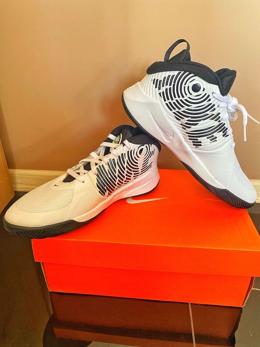 ОРИГИНАЛНИ Nike Team Hustle D9 white/black