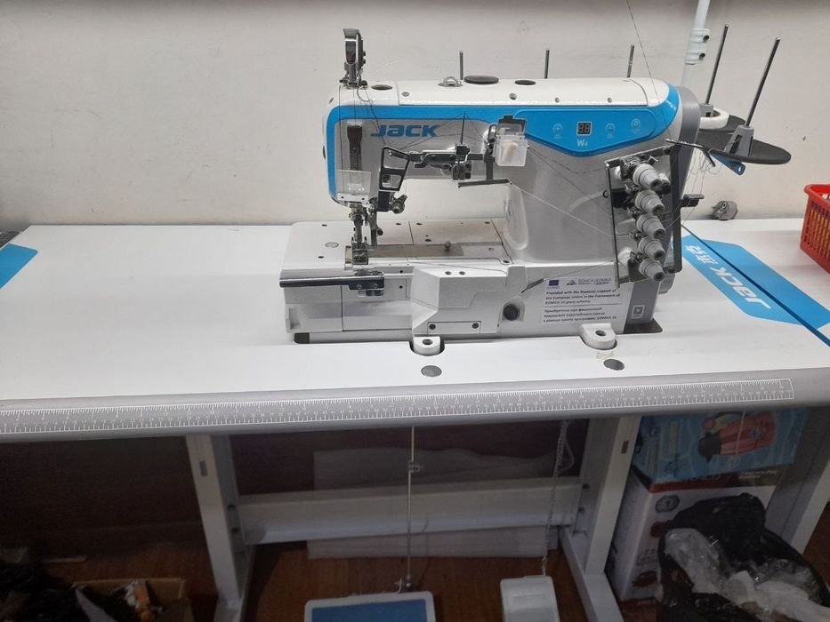 Продаётся швейная машинка