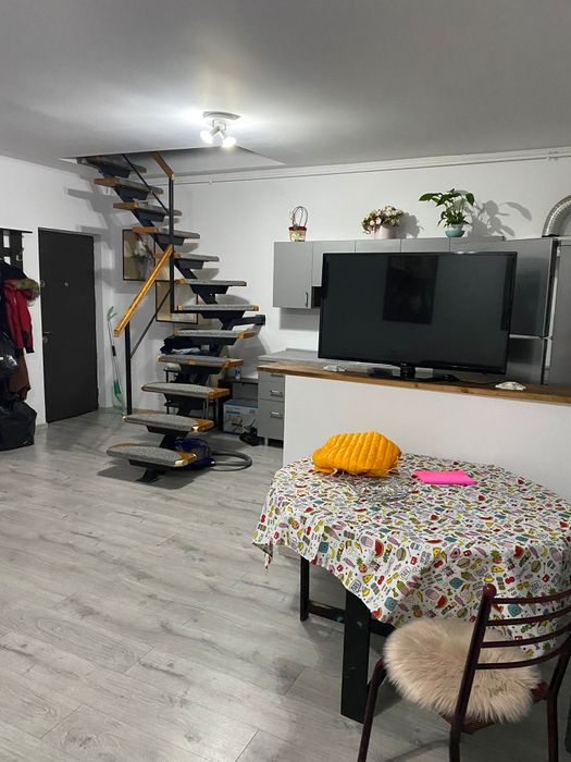 Inchiriez mansarda zona Valea Aurie .