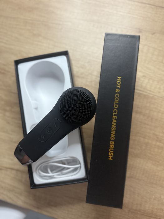 Hot and Cold Cleansing Brush