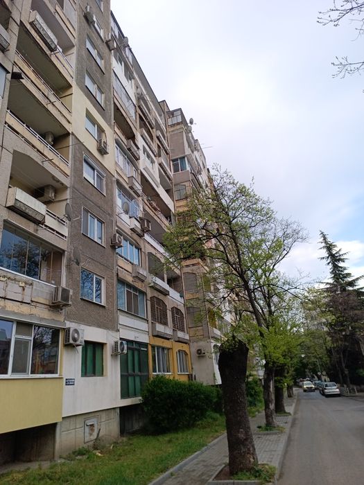 Дава се под наем Тристаен апартамент в Варна, Базар Левски - 67 кв.м за 240000 € - Снимка #1