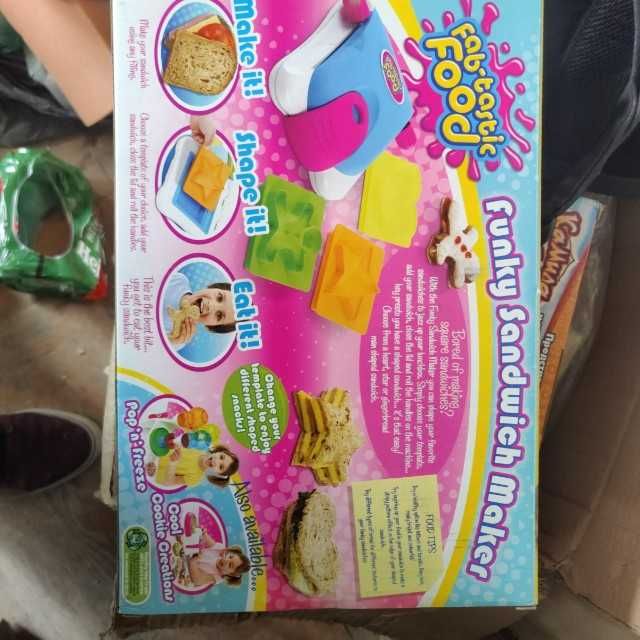 Нова запечатана играчка Фабрика за сандвичи.