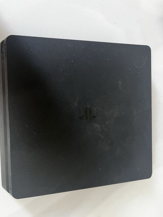 Продам  PS4 Slim 500тб 2 джостика 4 игры