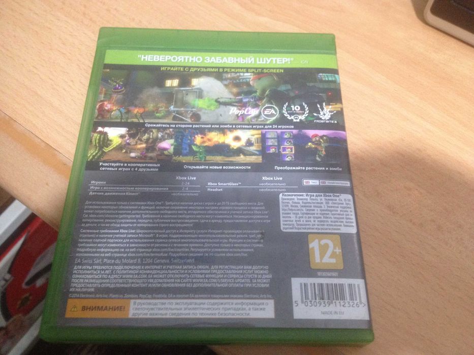 Два диска с играми на xbox one планета зомби и ассасин скрид