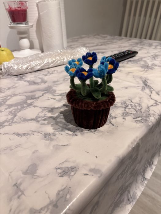 Ghiveci floral din sarma plusata