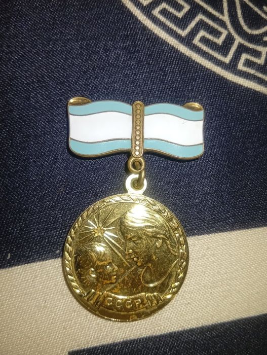 Onalik medali narxini kelishamiz