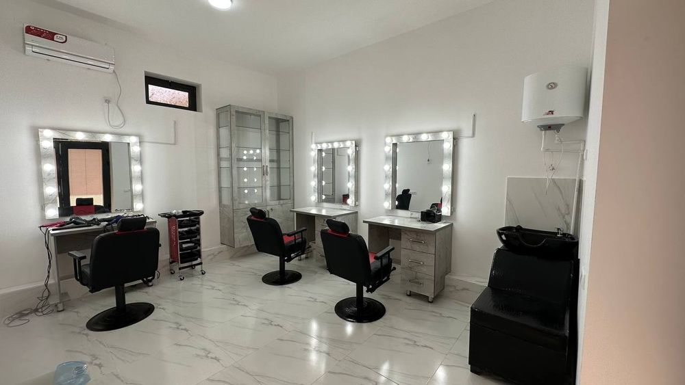 парикмахерское кресло зеркало