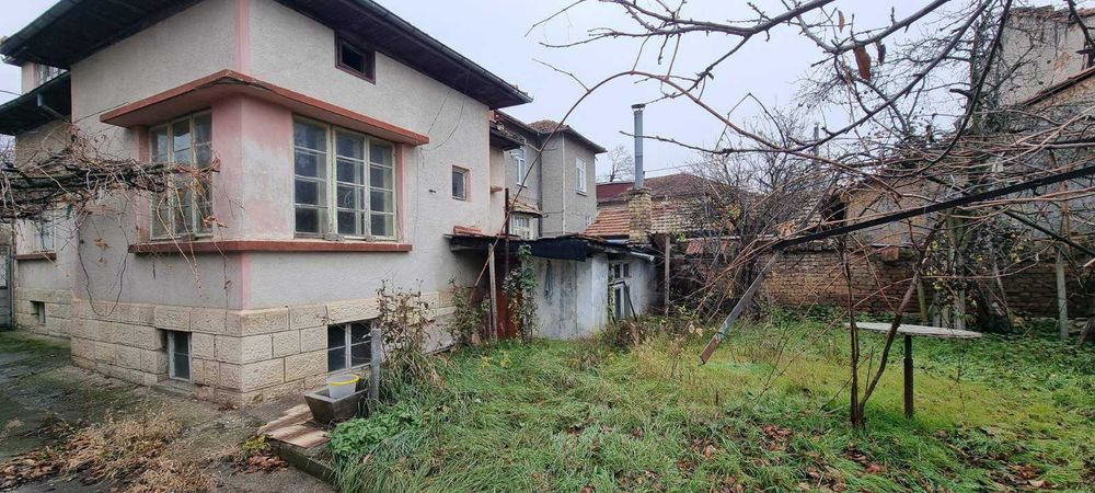 1814-Продава се двуетажна тухлена къща в кв. "Варош"