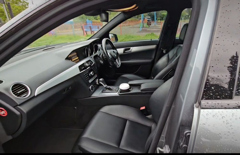 Dezmembrez Mercedes C220 CDI...Motor...Far...Bară...Jante...Triplă...