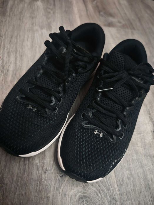 Adidași Under Armour