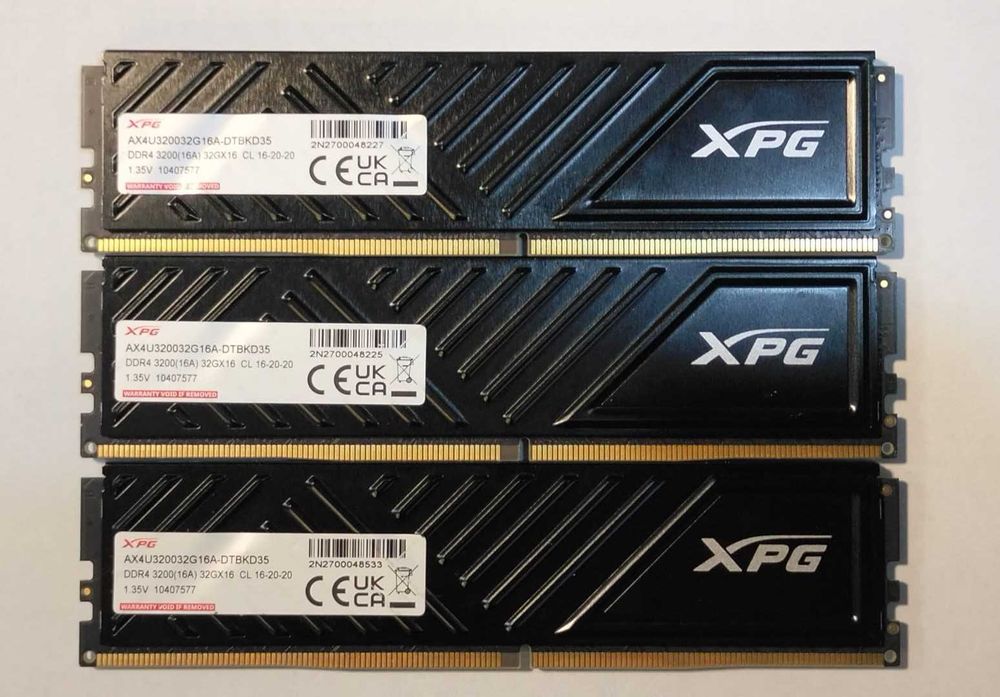 Memorie 32GB DDR4 3200 Calculator, 1 x 32GB DDR4 3200 Adata XPG