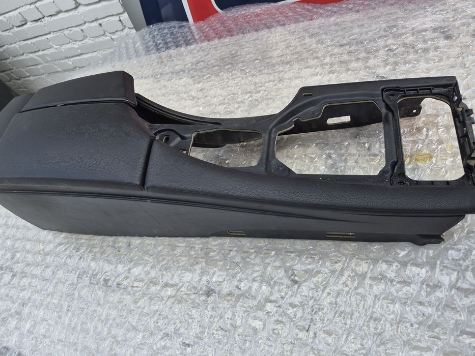 Подлакътник BMW E60 за CIC