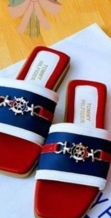 Papuci Tommy Hilfiger diverse mărimi, logo metalic, saculet, etichetă