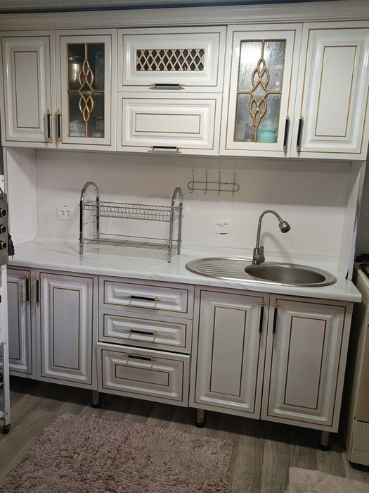 Kuxiniy bufet sotiladi 2metr va 2metr