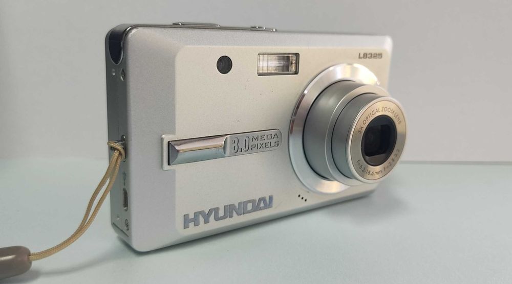 Като нов компактен фотоапарат HYUNDAI L8325