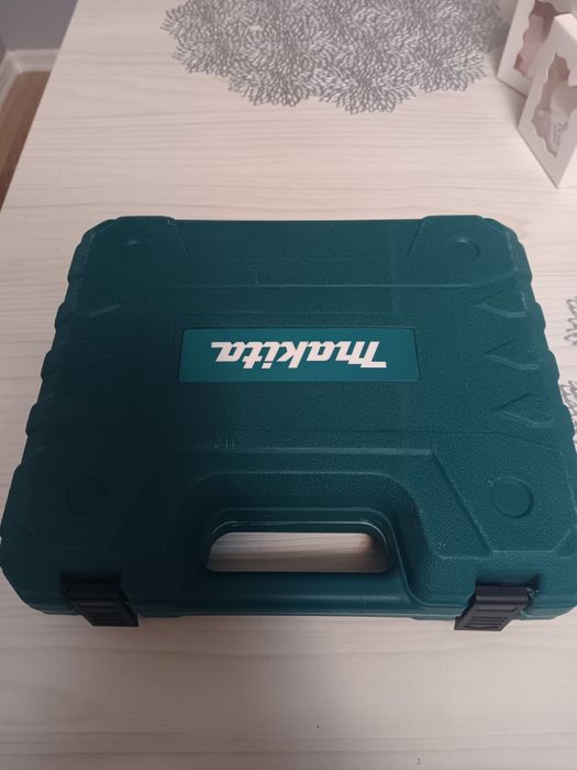 Нов Makita 24v,  2 батерии