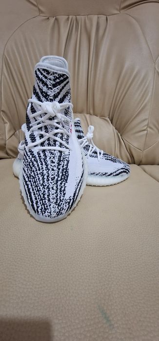 Adidasi yeezy zebra