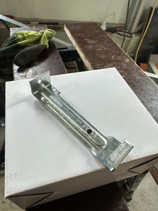 Скоби конзоли и капачки тапи  за американски  улуци