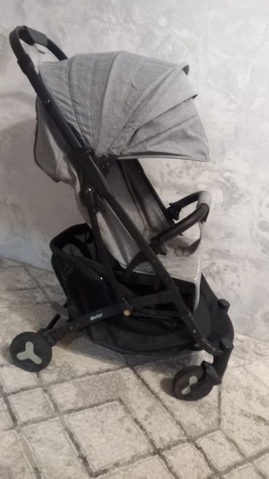 Продам коляску лёгкая